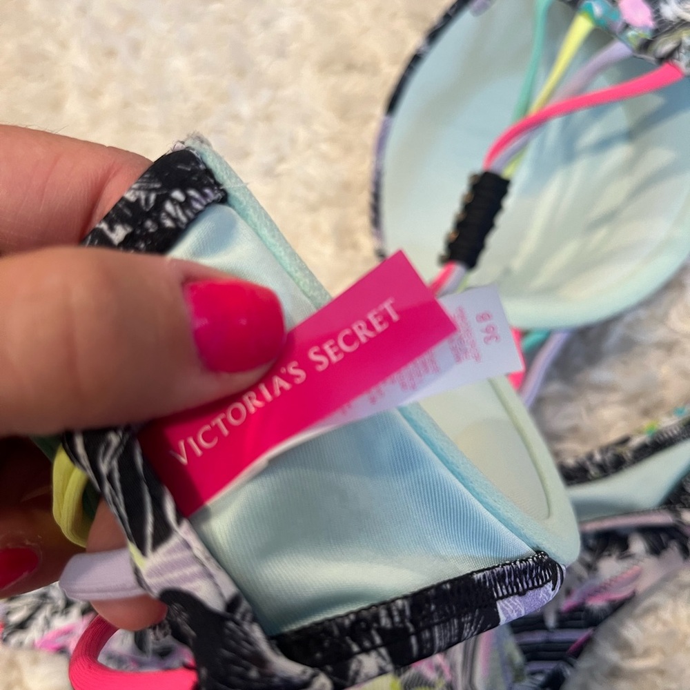 Victoria Secret bikini - Picture 12 of 13